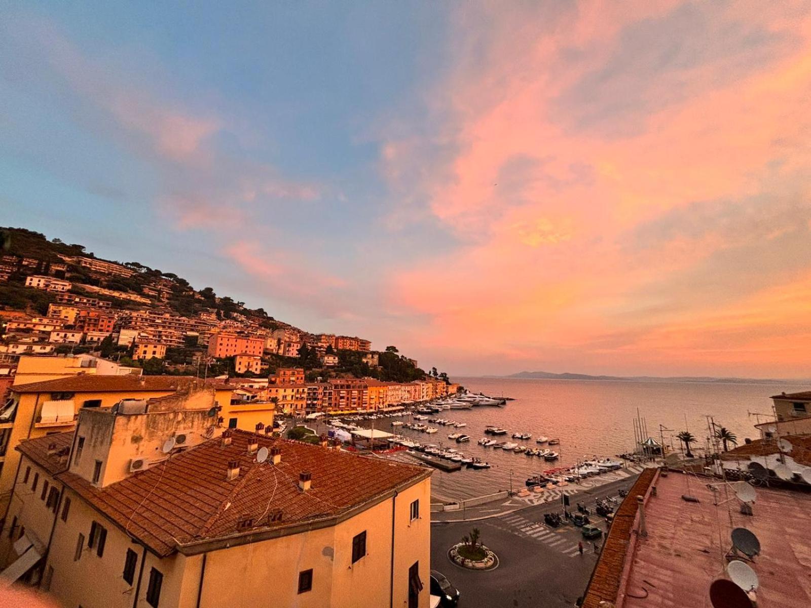 La Casetta In Piazza Porto Santo Stefano  Eksteriør bilde