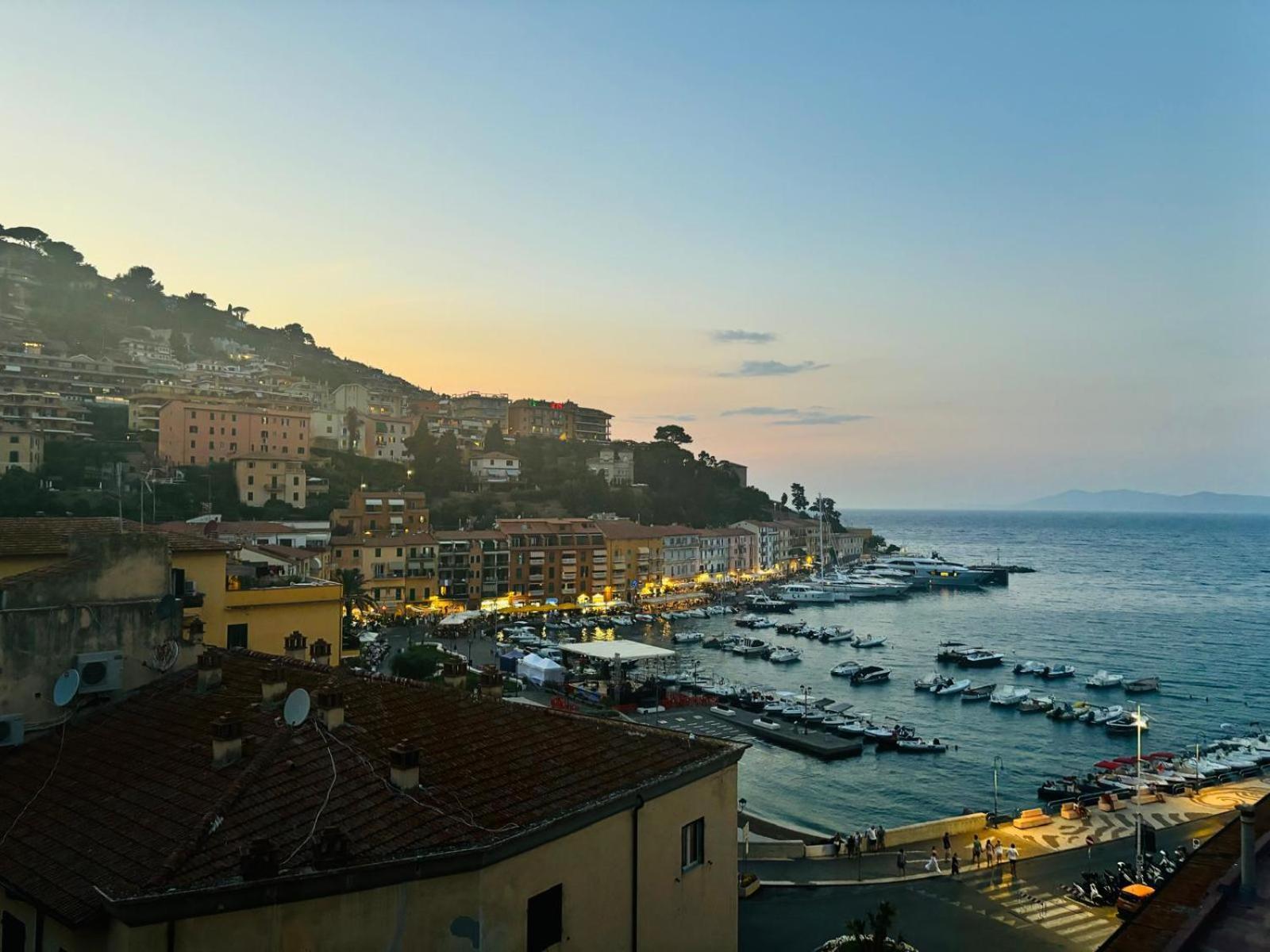 La Casetta In Piazza Porto Santo Stefano  Eksteriør bilde